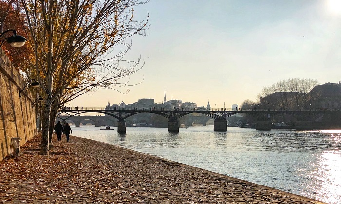 Walk along the river To do in Paris in Autumn
